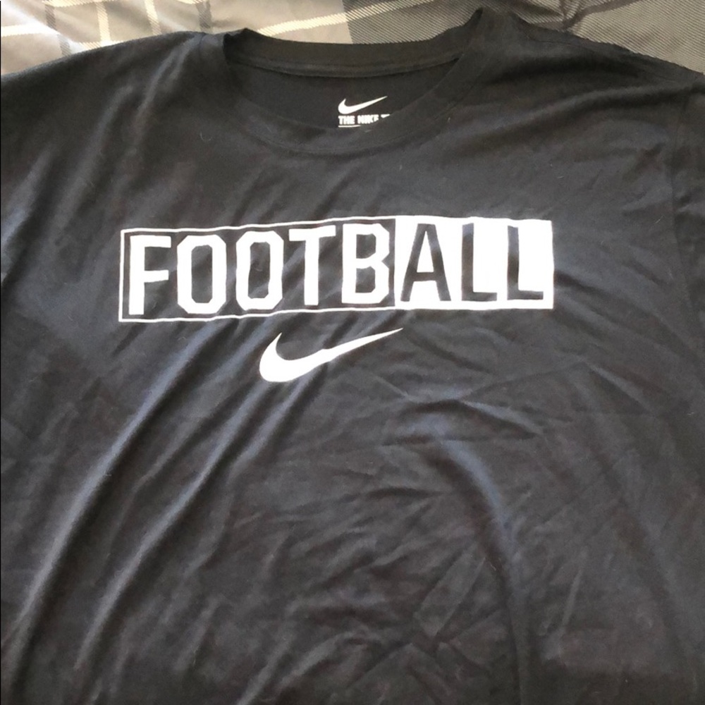 Males XL Nike shirt never worn